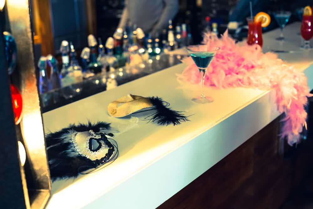 A glamorous bar with a large mirror, perfect for unforgettable bachelorette parties in Mansfield and Grand Prairie.