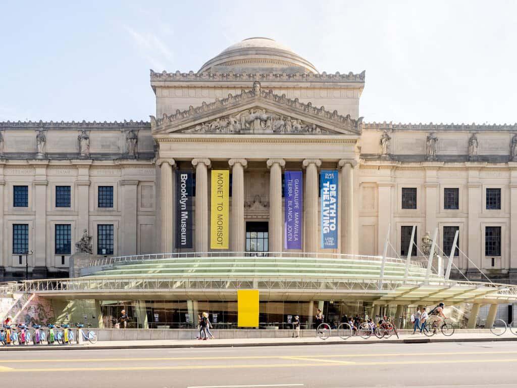 The metropolitan museum of art, a must-visit attraction in New York City.